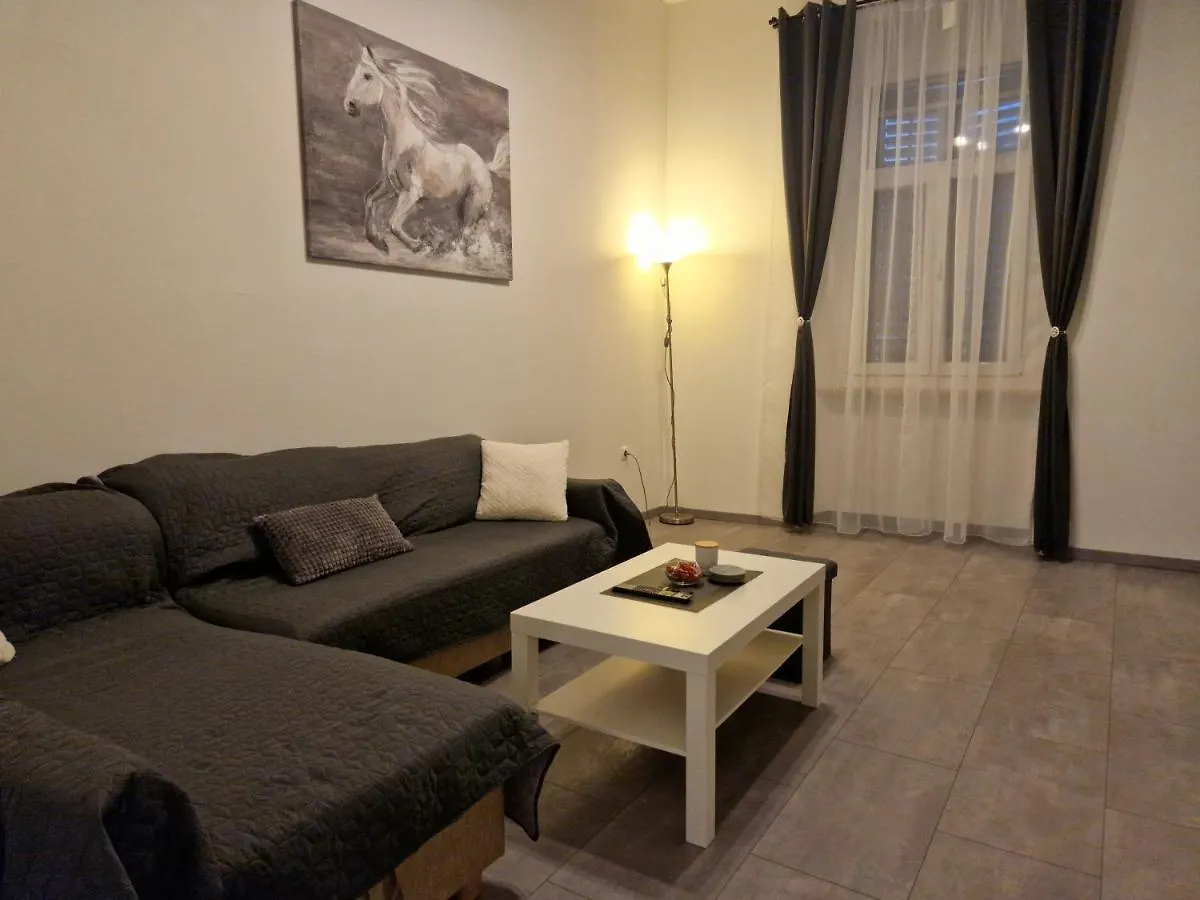 Apartment Toni Pula 0*,  Croatia